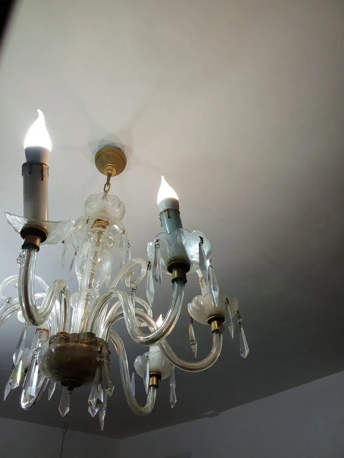 لوستر6لامپه سفید و طلایی|لوستر و چراغ آویز|اسلام‌‌آباد غرب, |دیوار