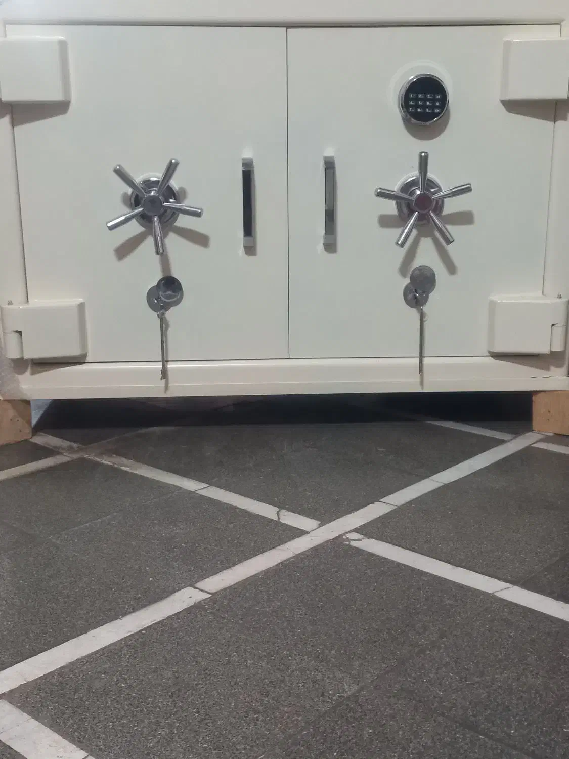 گاوصندوق طلافروشی زیرویترینی|ابزارآلات|تبریز, |دیوار