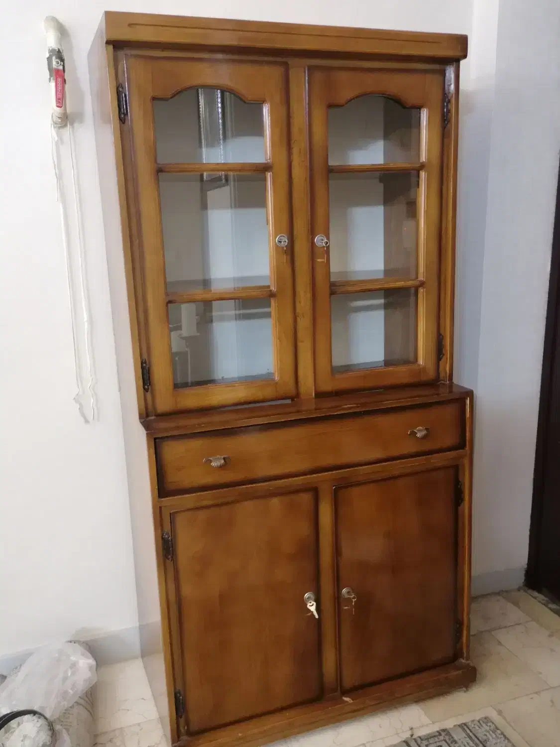 فروش کمد و بوفه چوب گردو در حد نو|بوفه، ویترین، کنسول|تهران, فدک|دیوار