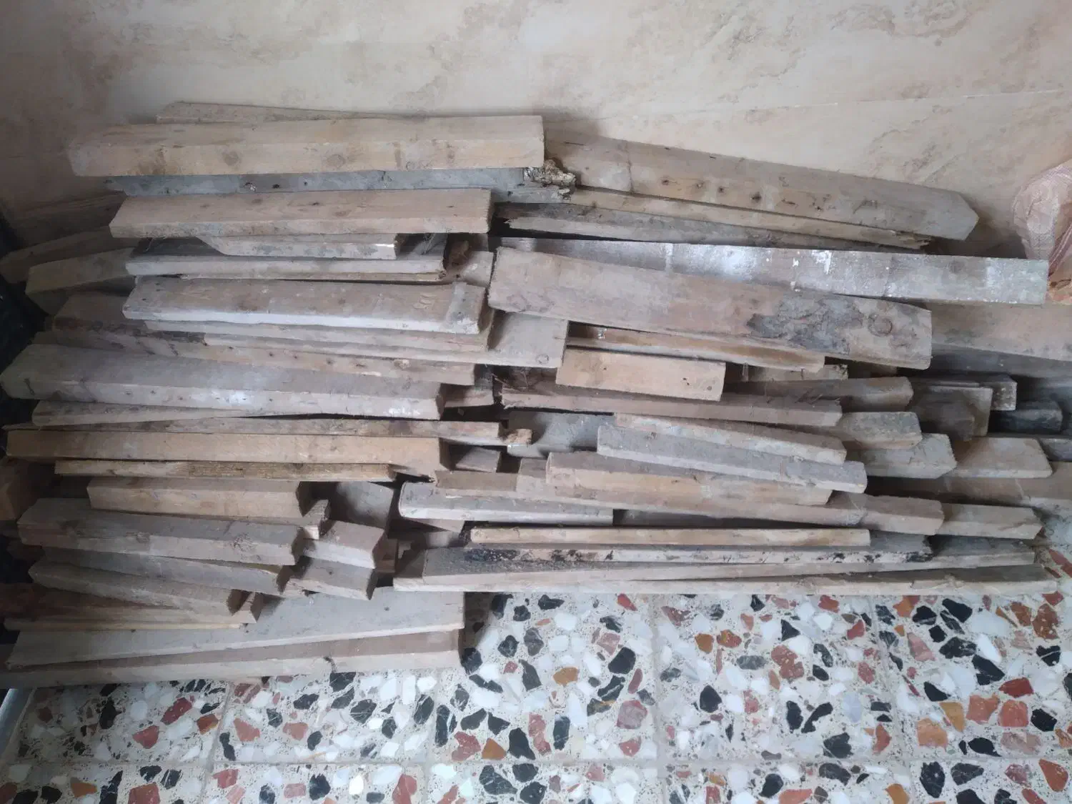 با سلام مقداری چوب برای زغال کبابی فروشی|عمده‌فروشی|رشت, جانبازان|دیوار