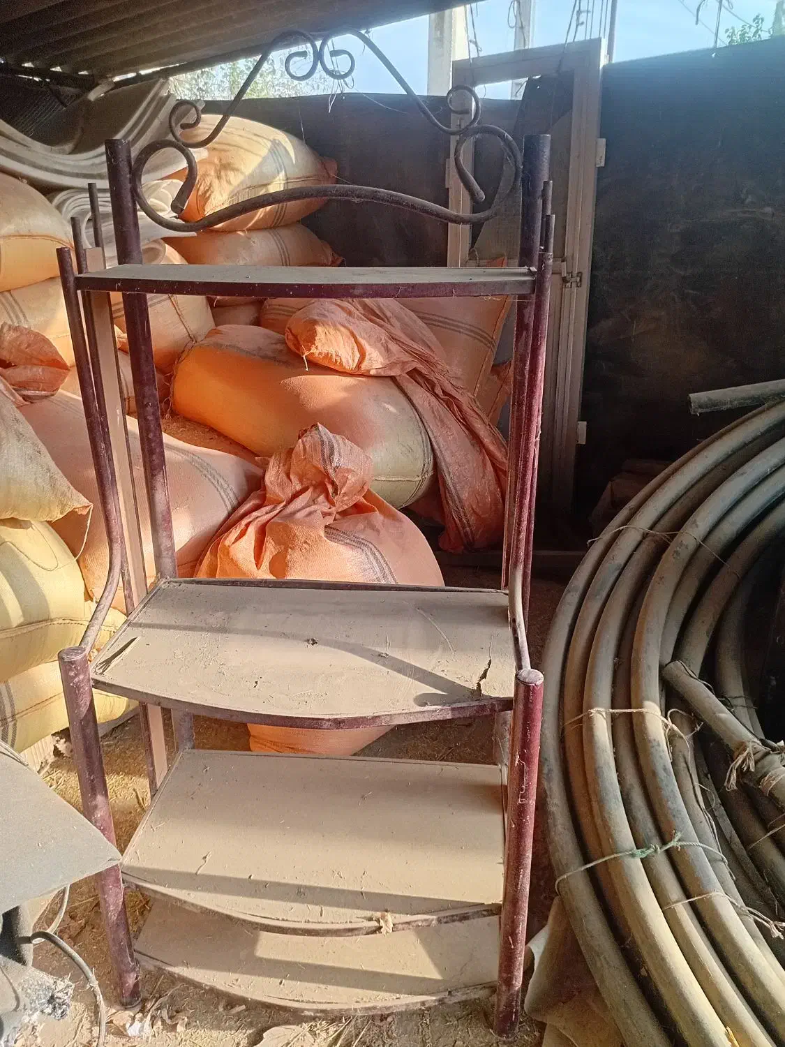 میز تلوزیونی کار کرده ولی عین استفاده نشده|میز تلویزیون|آق قلا, |دیوار