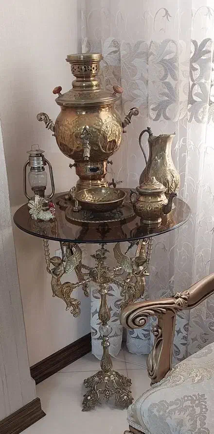 میز فرشته برنز و سماور طلایی گازی|کلکسیون اشیاء عتیقه|قم, پردیسان|دیوار