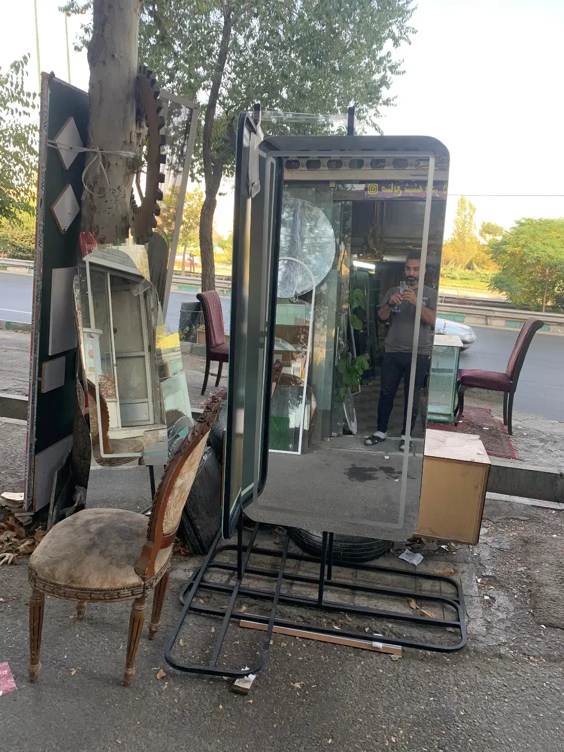 اینه|آینه|تهران, قنات‌کوثر|دیوار