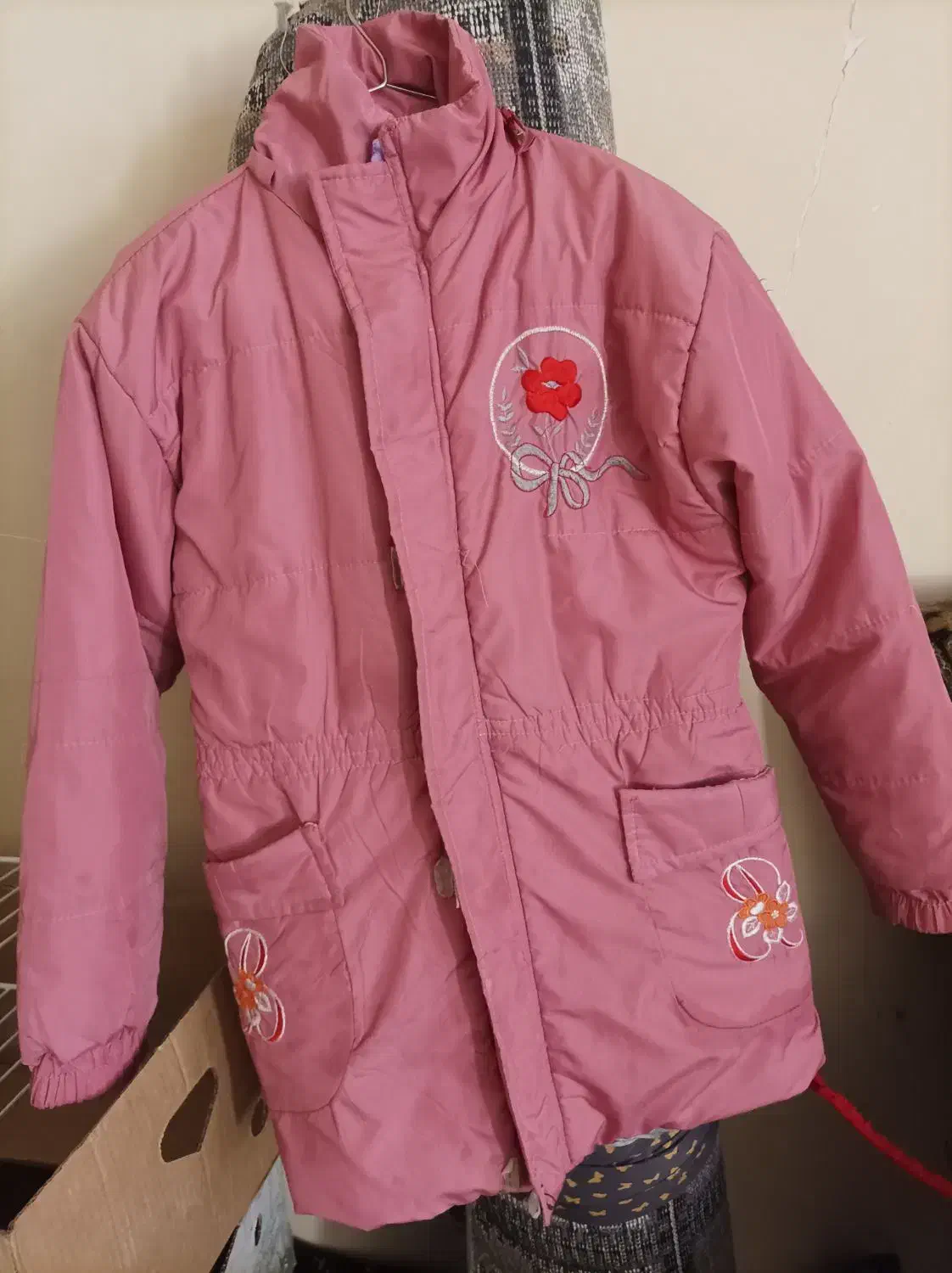 کاپشن|کفش و لباس بچه|بم, |دیوار