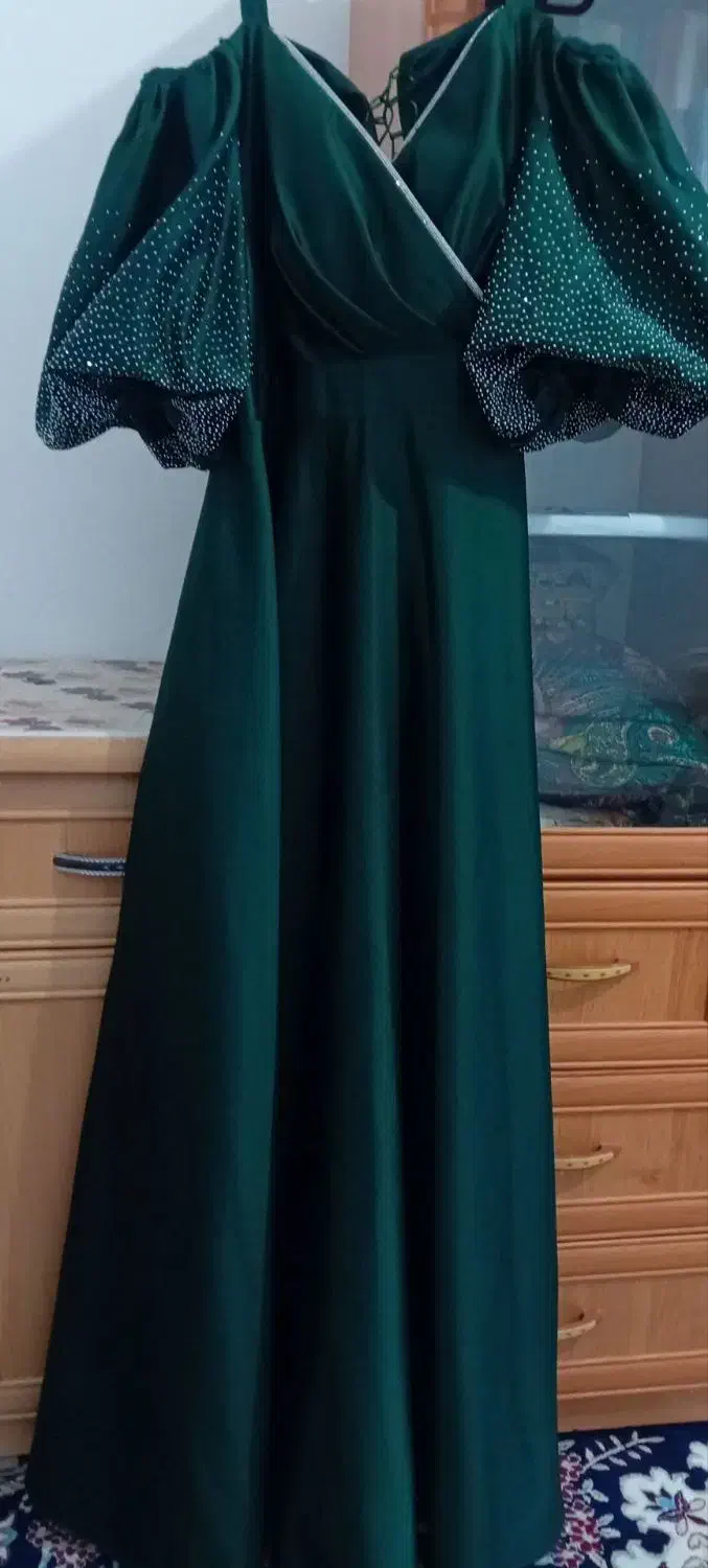 لباس مجلسی|لباس|رزن, |دیوار