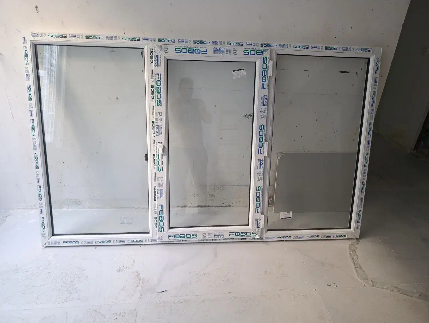 پنجره با شیشه و دستگیره|مصالح و تجهیزات ساختمان|پردیس, فاز ۱|دیوار