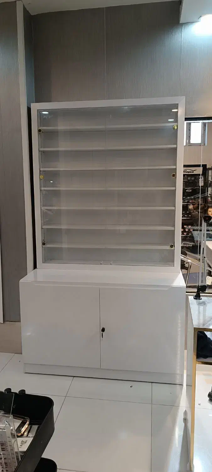 استند استفاده نشده|آرایشگاه و سالنهای زیبایی|اصفهان, باغ زیار|دیوار