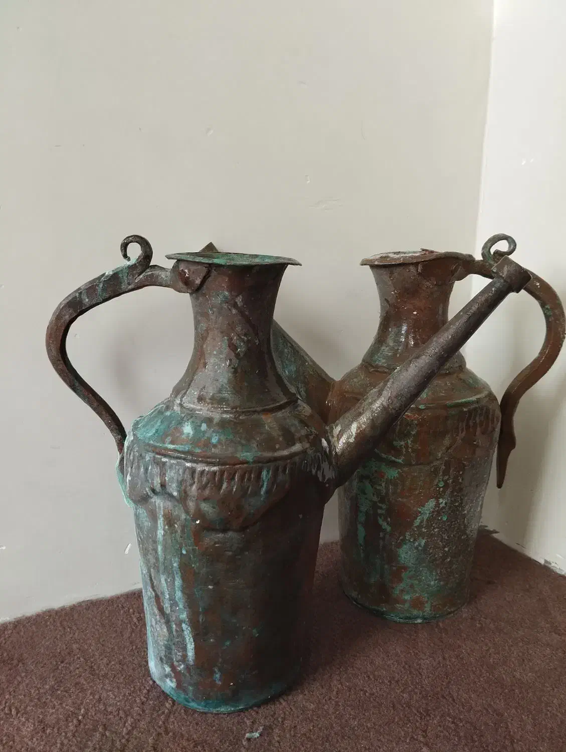 آفتابه های مسی قدیمی|کلکسیون اشیاء عتیقه|همدان, |دیوار