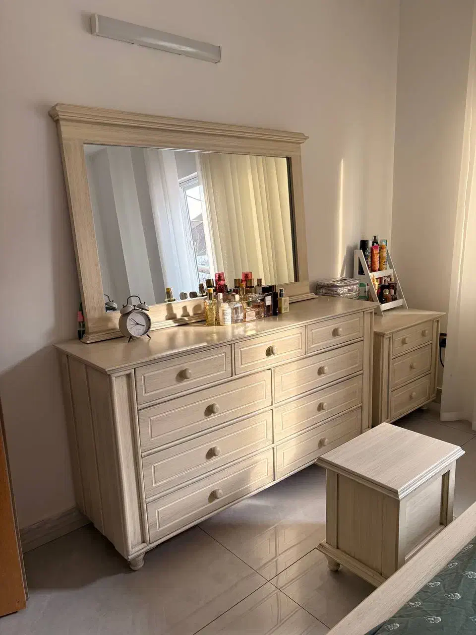 سرویس خواب|تخت و سرویس خواب|رشت, سعدی (تختی)|دیوار