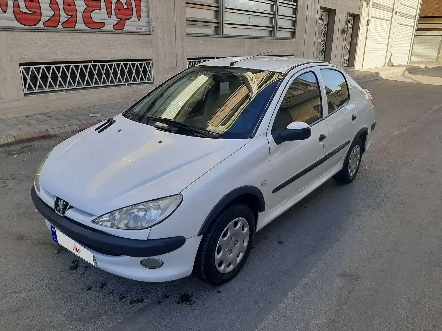 پژو ۲۰۶ صندوقدار v8دریچه سیمی|خودرو سواری و وانت|اصفهان, شهرک صنعتی امیرکبیر (شاپور جدید)|دیوار