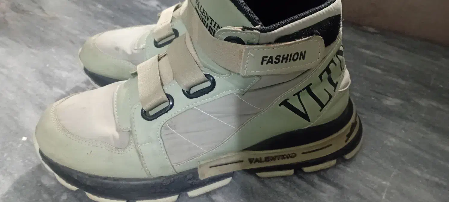 نیم پوت|کیف، کفش، کمربند|اقبالیه, |دیوار