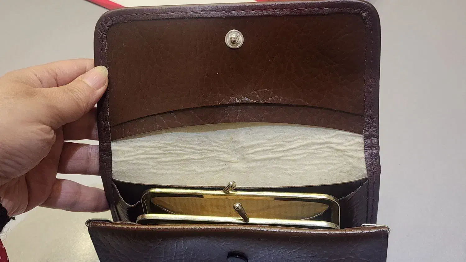 کیف نوستالژی دهه ۶۰|کیف، کفش، کمربند|تبریز, |دیوار