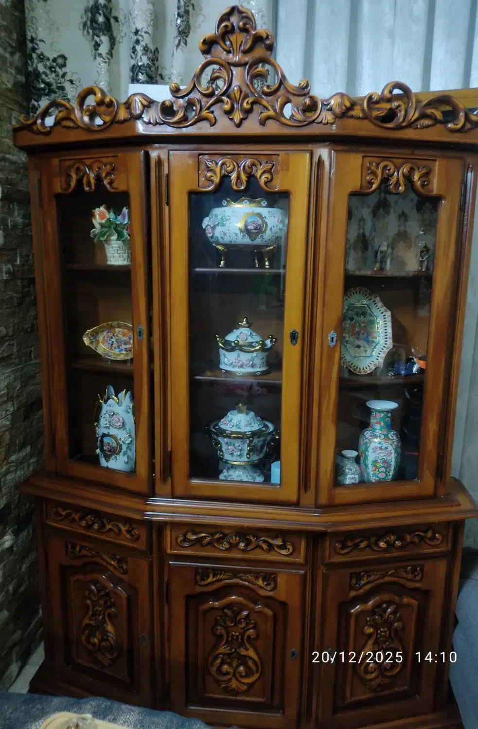 بوفه چوب گردو شکیل و محکم|بوفه، ویترین، کنسول|ری, اقدسیه|دیوار