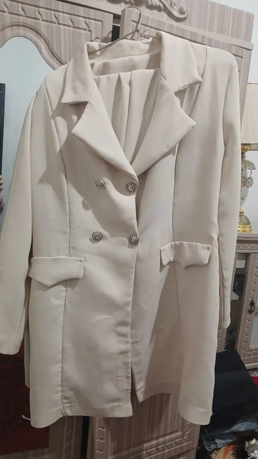 لباس زنانه|لباس|نیشابور, گنبد سبز|دیوار