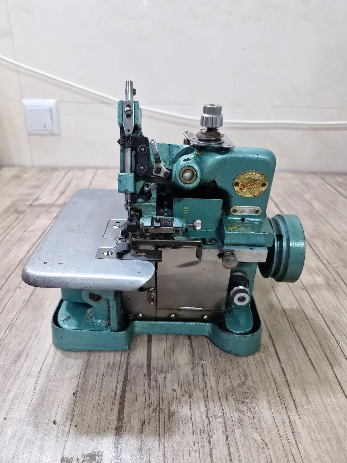 چرخ خیاطی وسردوز|چرخ خیاطی و ریسندگی|املش, |دیوار