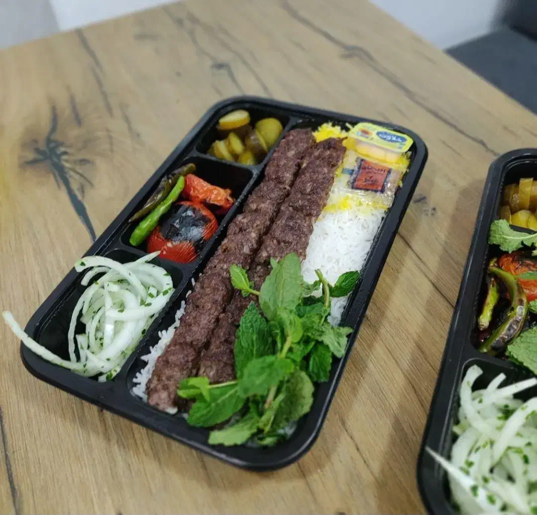 نیازمند یک خانوم برای کار در آشپزخانه تهیه غذا|استخدام خدمات فروشگاه و رستوران|سقز, |دیوار