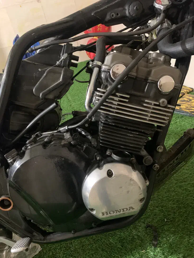 Cb400|موتورسیکلت|تهران, باغ خزانه|دیوار