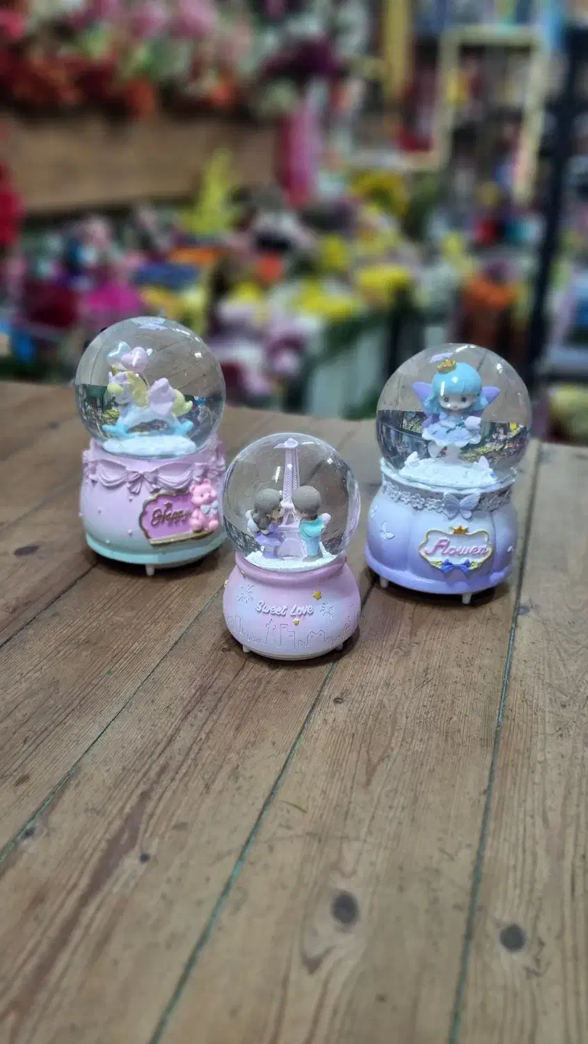 انواع گوی برفی هدیه روز زن و ولنتاین|مجسمه، تندیس، ماکت|قزوین, |دیوار