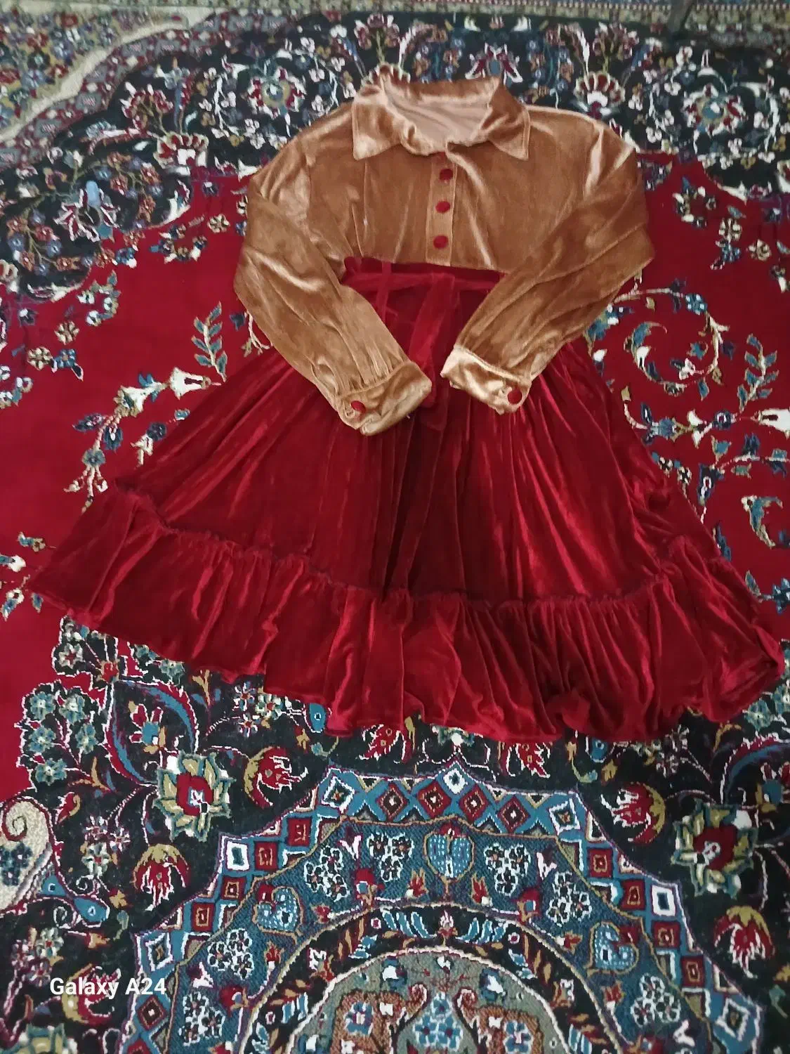 پیراهن مخمل|لباس|شیراز, شیخ علی چوپان|دیوار