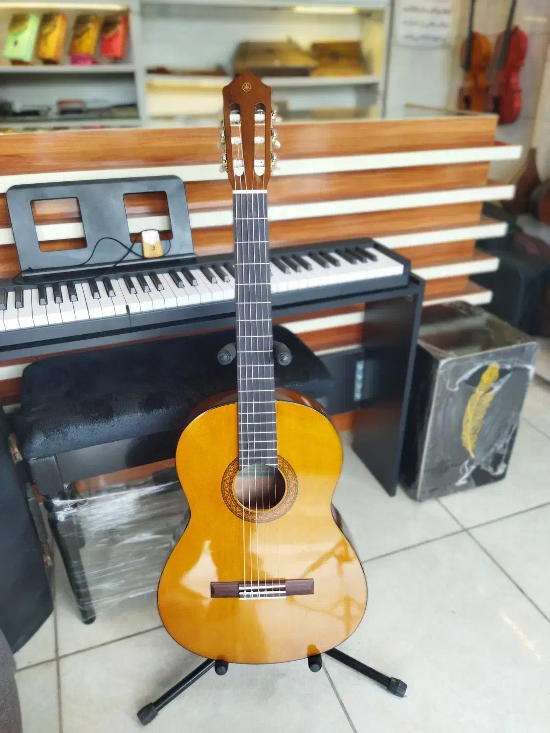 گیتار یاماها c40 و c70 فروشگاه دنیای هنر لاهیجان|گیتار، بیس، امپلیفایر|لاهیجان, کوه بیجار|دیوار