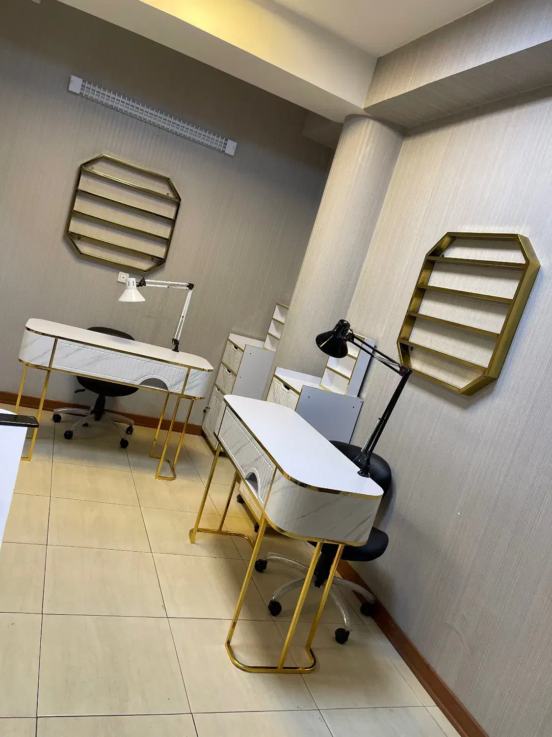 فروش میز و ترولی و صندلی و استند|آرایشگاه و سالن‌های زیبایی|اصفهان, امیرعرب|دیوار