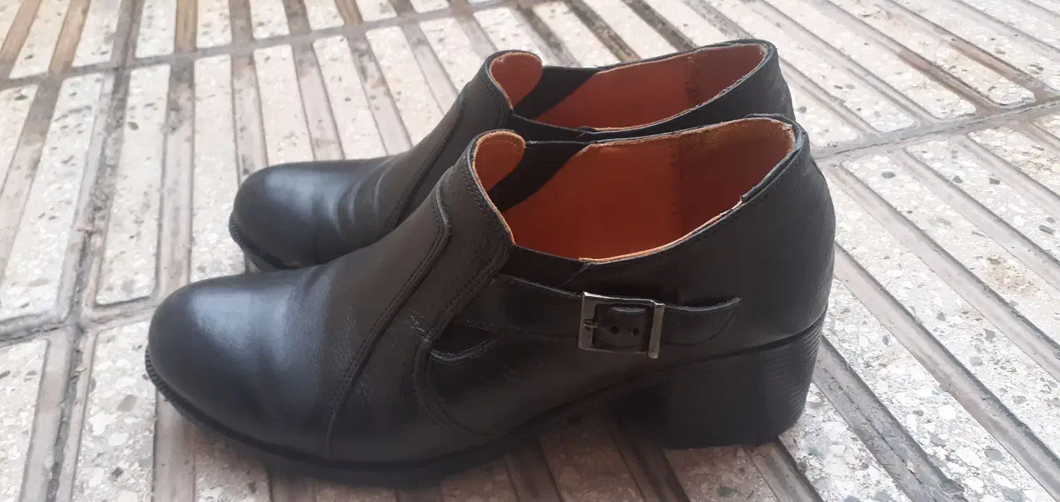 چرم پاییزان|کیف، کفش، کمربند|ابهر, |دیوار