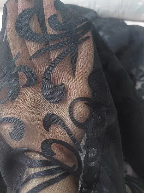 چادر مشکی نو|لباس|سبزوار, قصبه اب یمین|دیوار