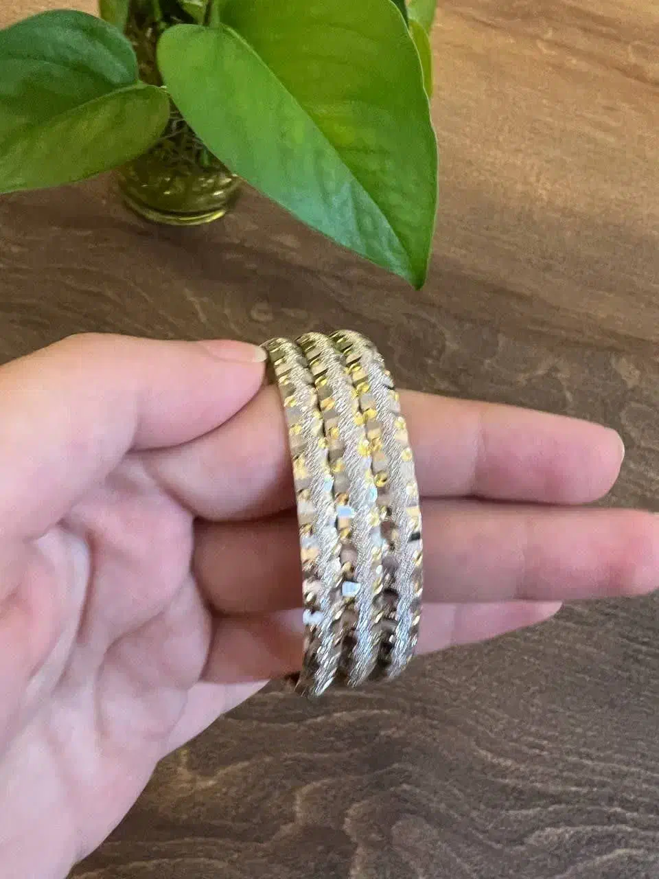 النگو|جواهرات|مشهد, سرافرازان|دیوار