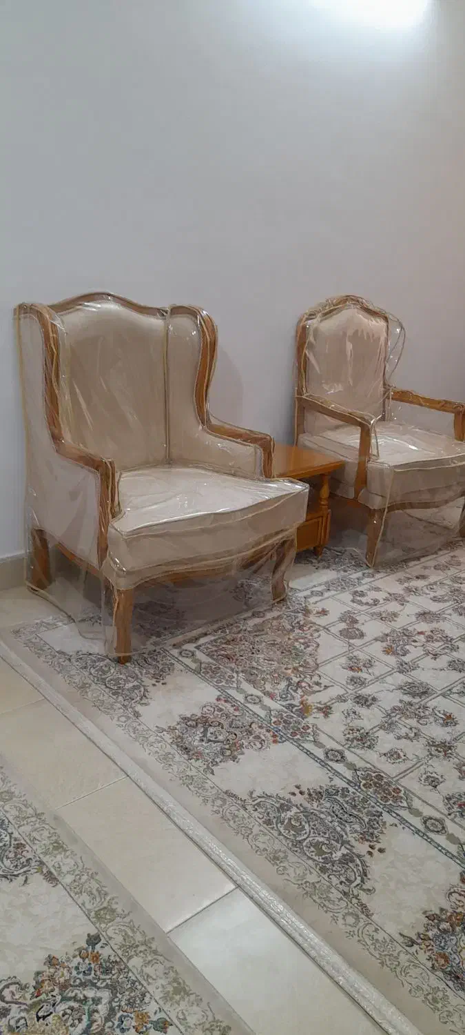 مبل|مبلمان خانگی و میز عسلی|اندیشه, اندیشه فاز ۴|دیوار