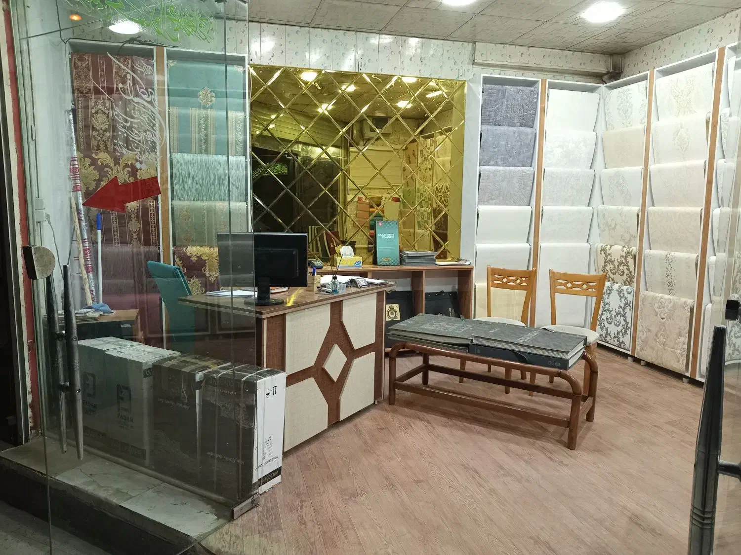 دکور مغازه کاغذدیواری بفروش میرسد|دفتر کار|اهواز, باغ شیخ|دیوار