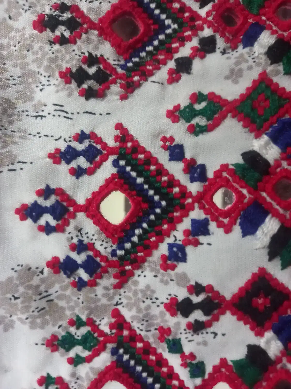 دوچگرم|لباس|دلگان, |دیوار