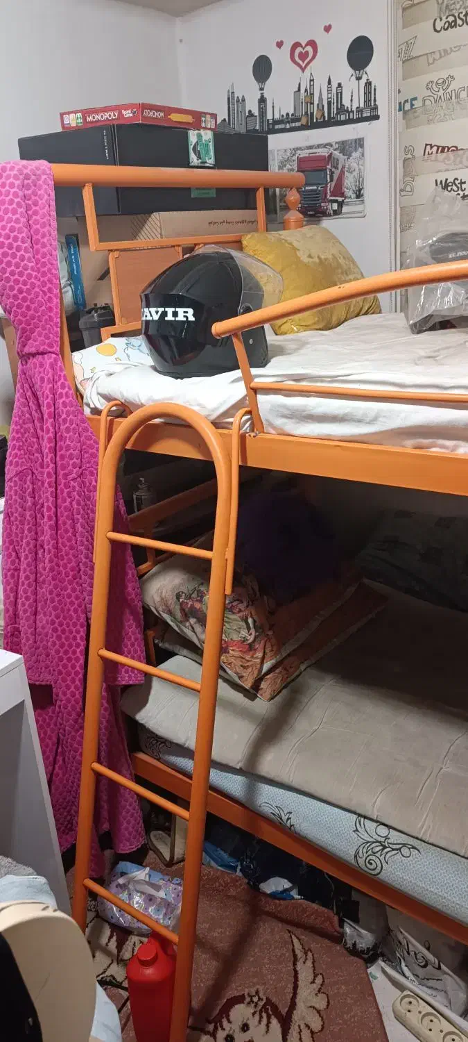 تخت دو طبقه آهنی|تخت و سرویس خواب|کاشان, شهرک خاتم الانبیا (مسکن ملی کاشان)|دیوار