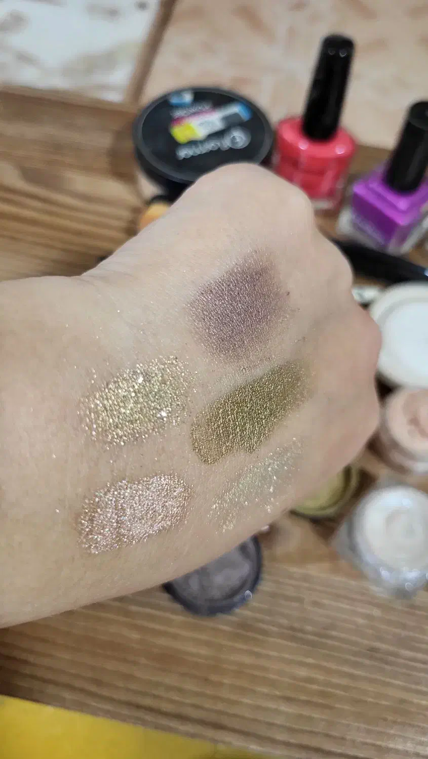 لوازم آرایش|آرایشی، بهداشتی، درمانی|رشت, چله خانه|دیوار