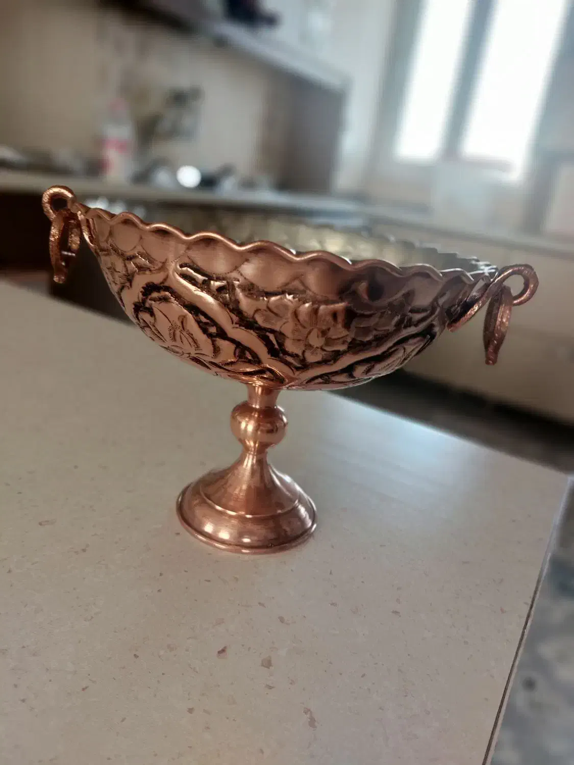 مس شکلات خوری وسینی|کلکسیون اشیاء عتیقه|قیدار, |دیوار