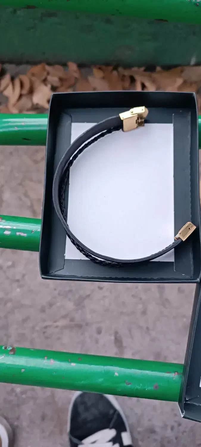 دست بند چرم|بدلیجات|بروجرد, |دیوار