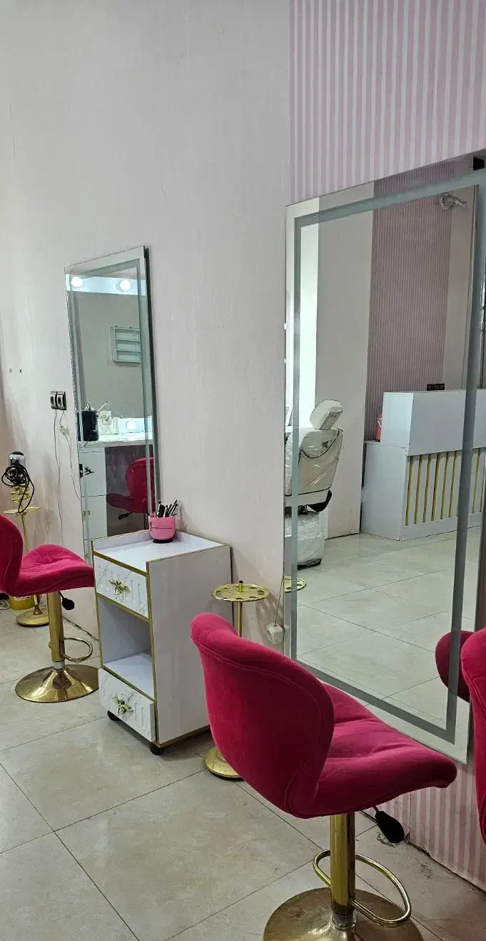 فروش تجهیزات سالن زیبایی در حد نو|آرایشگاه و سالن‌های زیبایی|فلاورجان, |دیوار