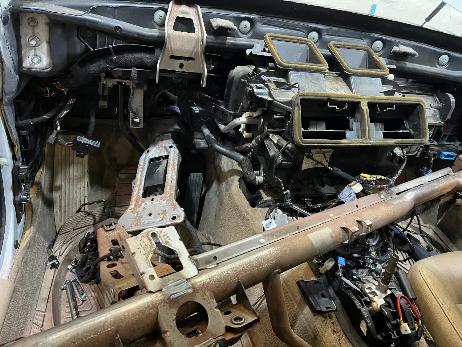 باتری سازی ، امداد خودرو در محل|خدمات موتور و ماشین|رشت, دباغیان|دیوار