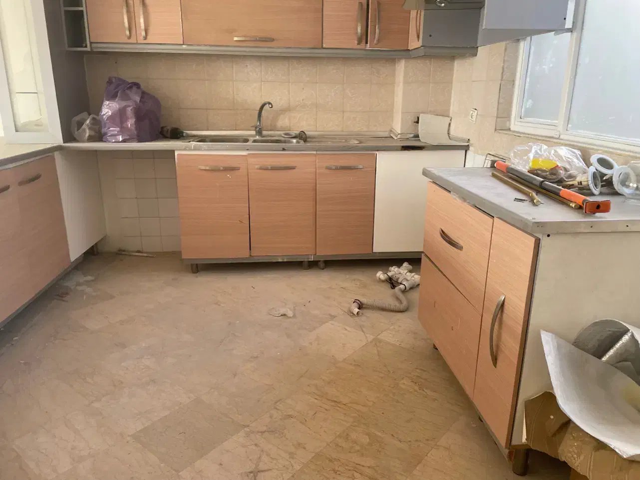 کابینت دست دوم با سینگ و شیر بصورت کامل|مصالح و تجهیزات ساختمان|تهران, سازمان آب|دیوار