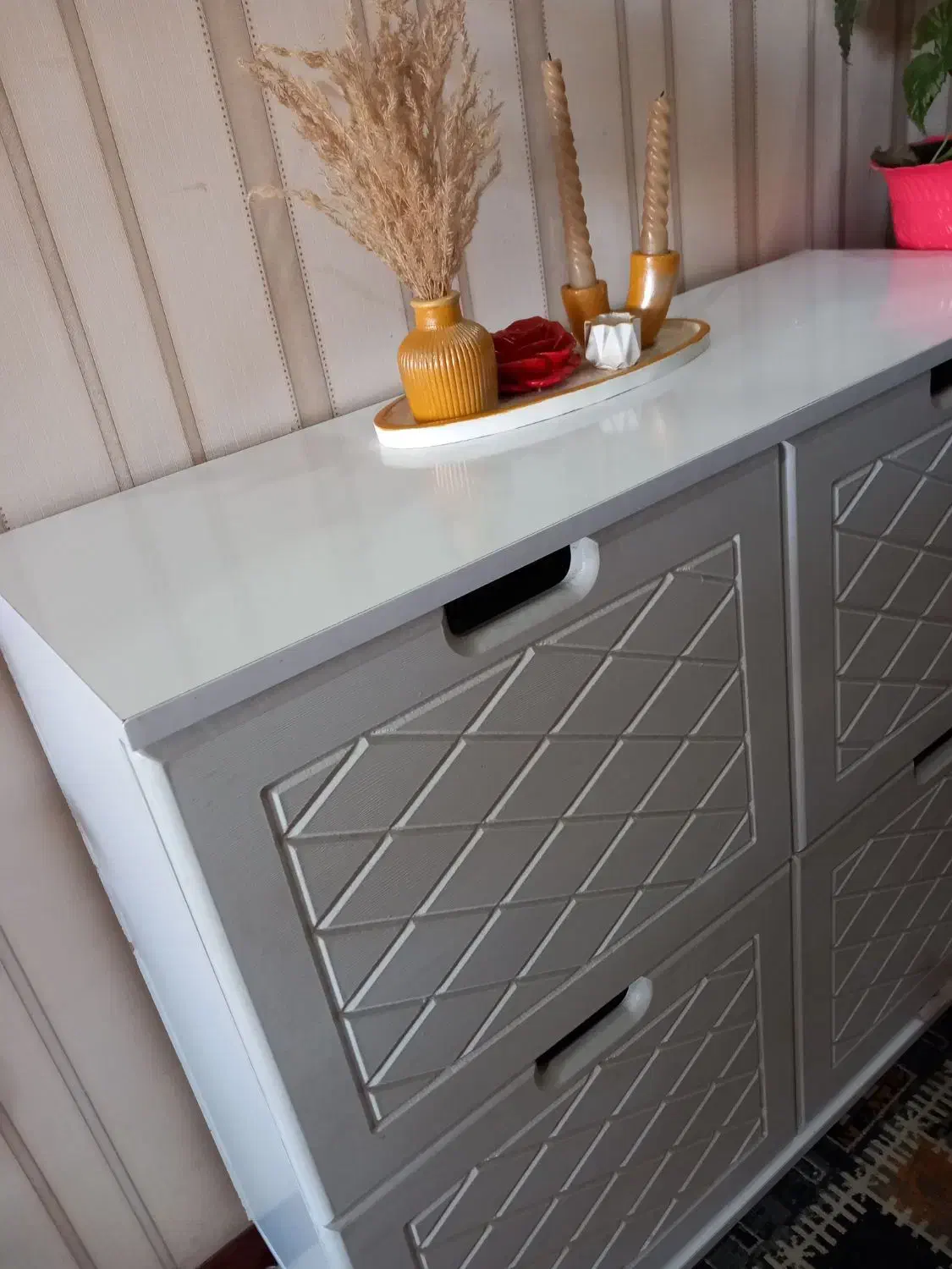 جاکفشی|جاکفشی، کمد، دراور|گلبهار, شهر جدید گلبهار|دیوار