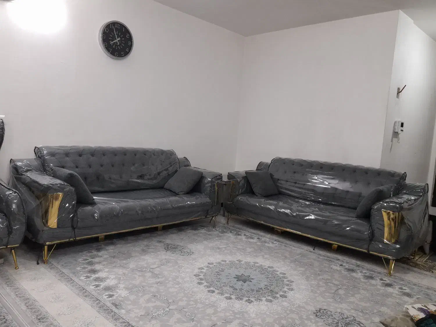 مبل تمیز ۶ ماه خریدم ۳۰ میلیون|مبلمان خانگی و میز عسلی|فولادشهر, C3|دیوار