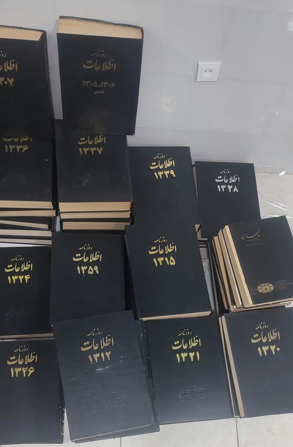 مجموعه روزنامه اطلاعات از سال 1305تا 1359|کلکسیون اشیاء عتیقه|تهران, لاله زار|دیوار
