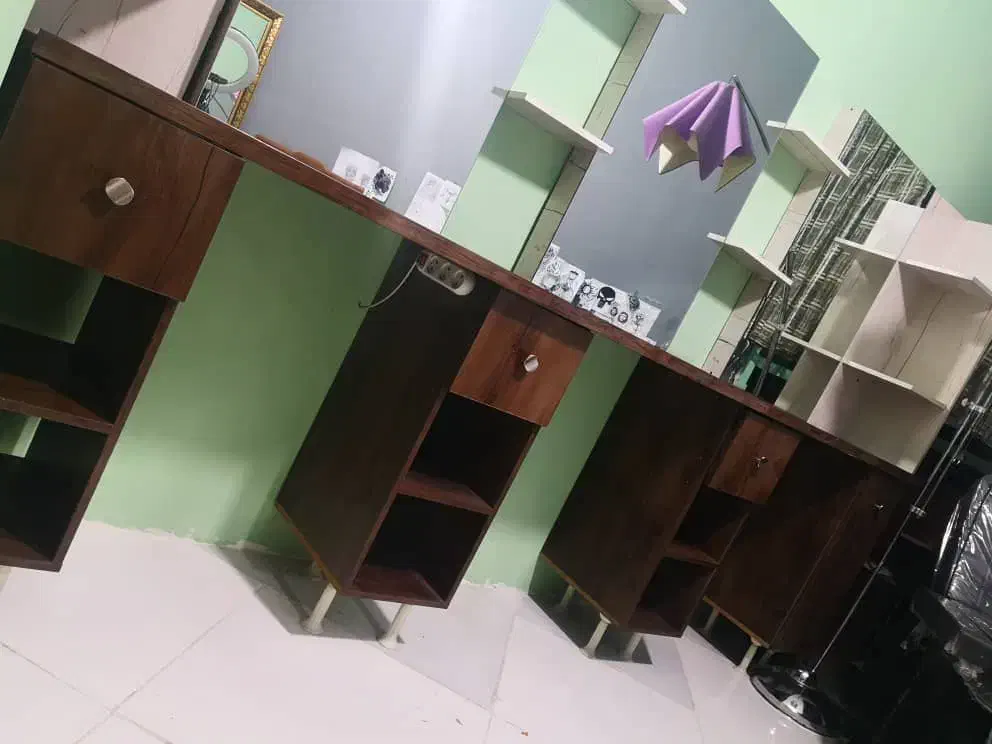 فروش دکور آرایشگاه|آرایشگاه و سالن‌های زیبایی|زرقان, |دیوار