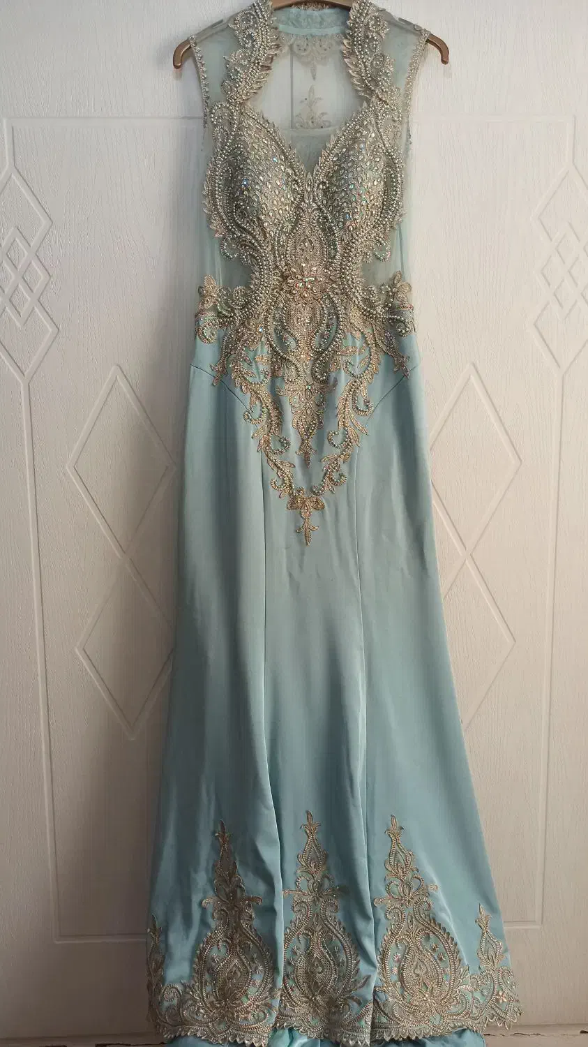 پیراهن مجلسی|لباس|تهران, نیروی هوایی (پیروزی)|دیوار