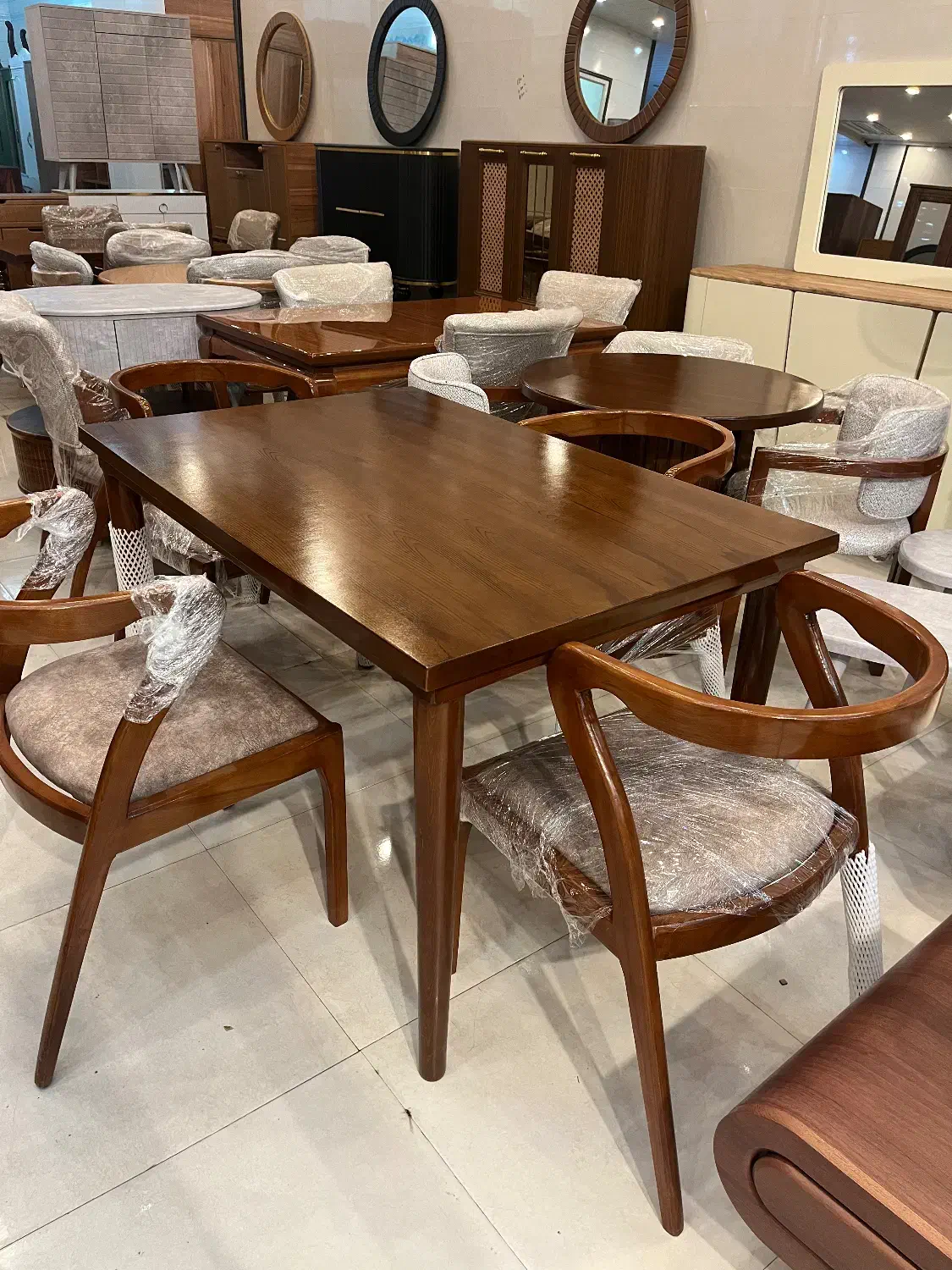 ناهارخوری مدل حلزونی|میز و صندلی غذاخوری|کاشان, گارزگاه|دیوار