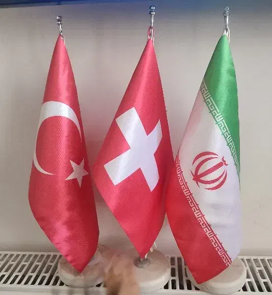 پرچم لوکس رومیزی ایران ترکیه سوئیس|صنایع دستی و سایر لوازم تزئینی|مرند, |دیوار