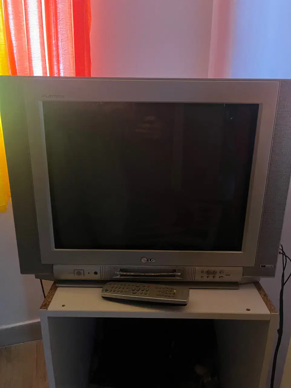 تلویزیون|تلویزیون و پروژکتور|رشت, گلباغ نماز|دیوار