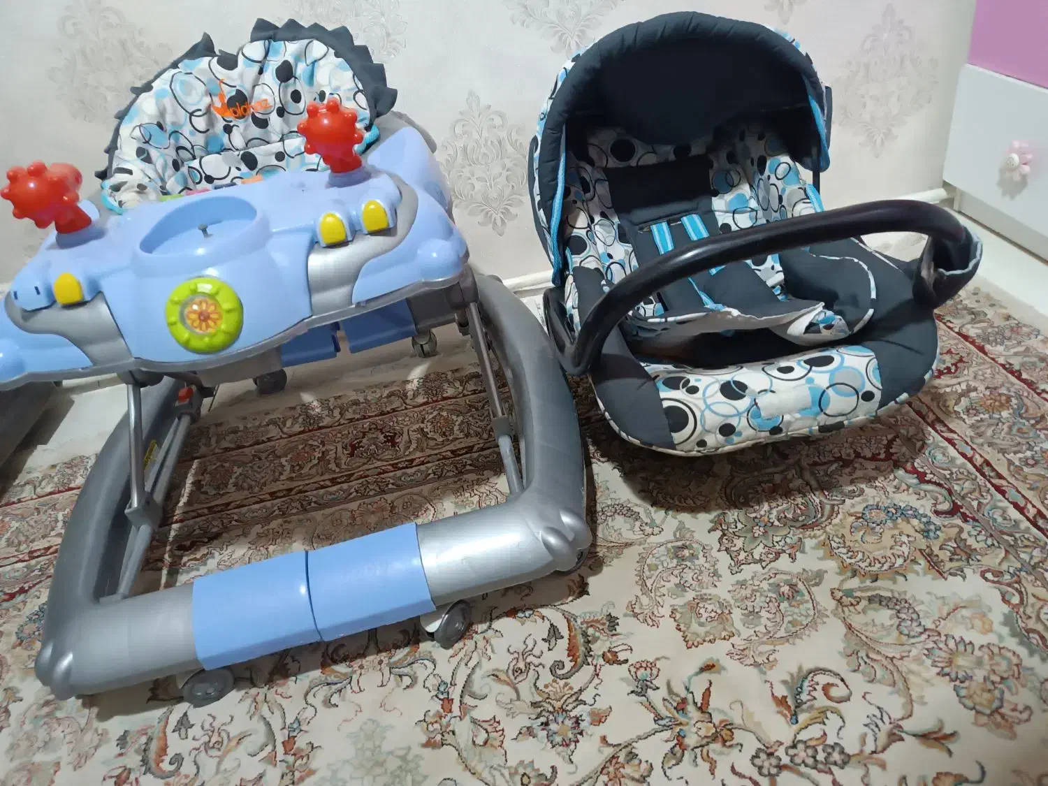 رورورک و کریه در حد نو|کالسکه و لوازم جانبی|خوی, |دیوار