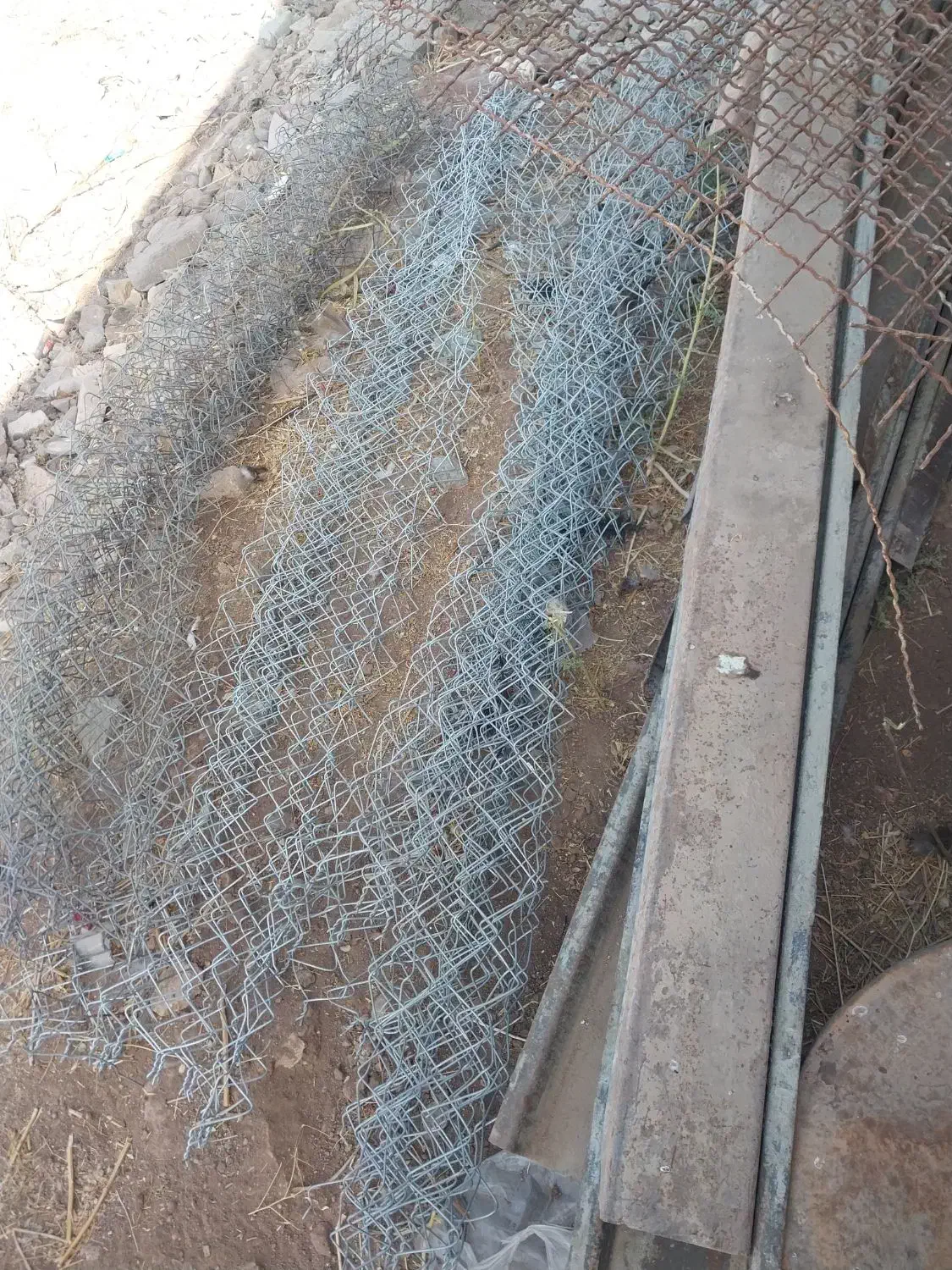 فروش.فنس وتوری ریز برای سله ودور لانه مرغ|لوازم جانبی حیوانات|اقبالیه, |دیوار