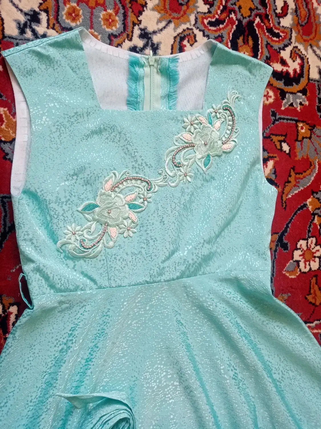 لباس مجلسی|لباس|فردوس (خراسان), |دیوار