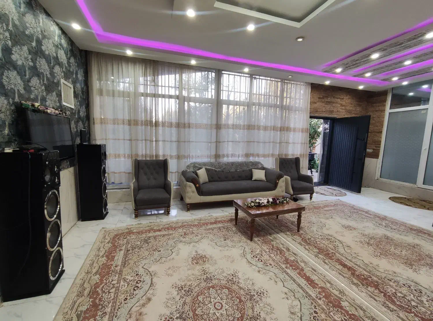 اجاره روزانه و ساعتی ویلا استخردار آبگرم|اجارهٔ کوتاهمدت ویلا و باغ|محمدشهر, عباس آباد|دیوار